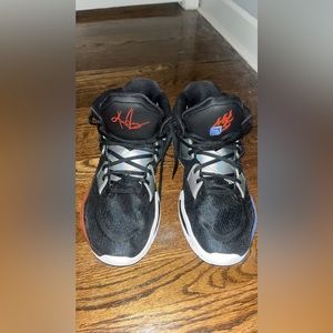 Basketball shoes